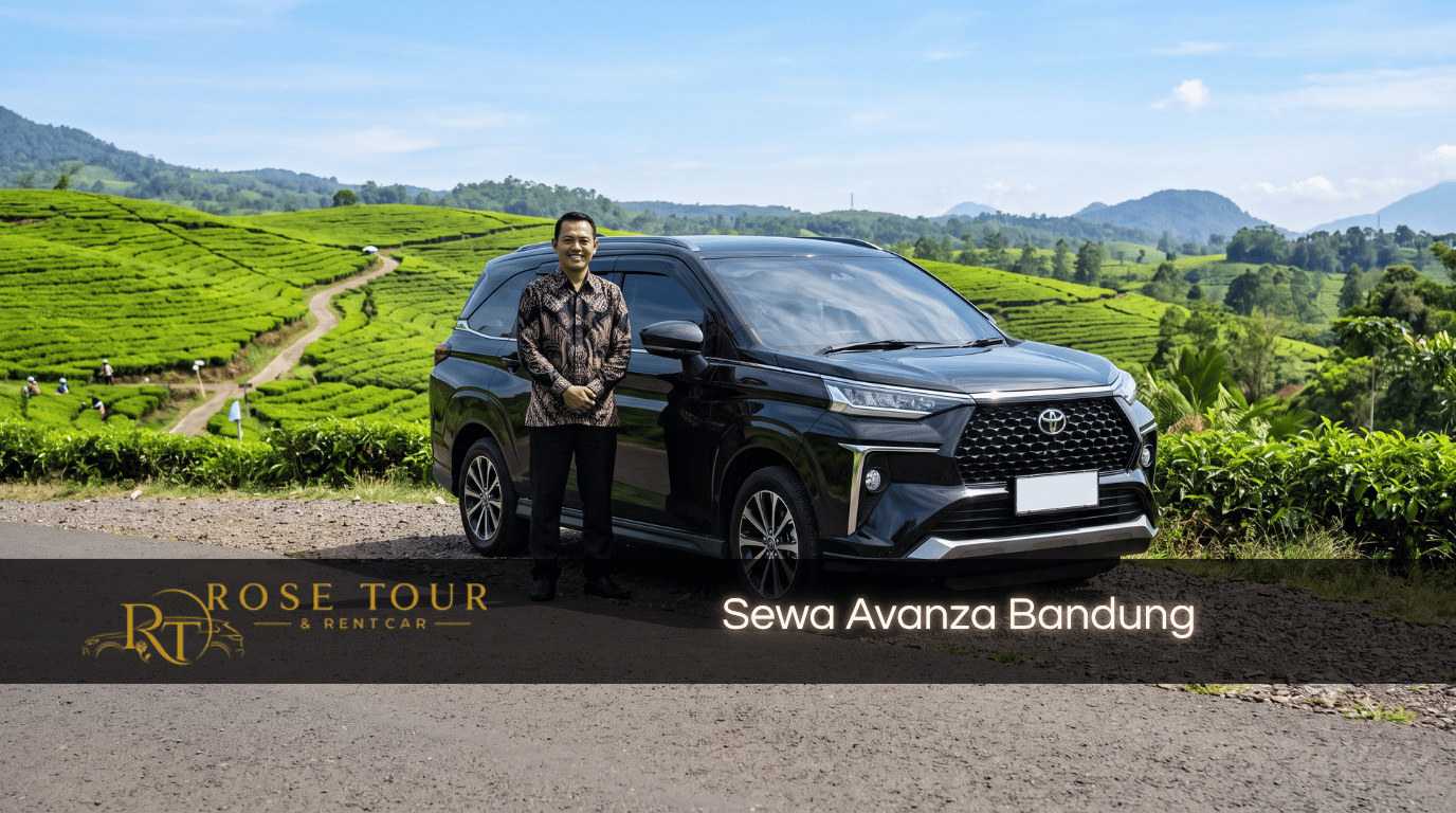 Supir Rose Tour & Rent Car berseragam batik siap melayani sewa Avanza Bandung dengan mobil hitam di perkebunan teh Bandung.